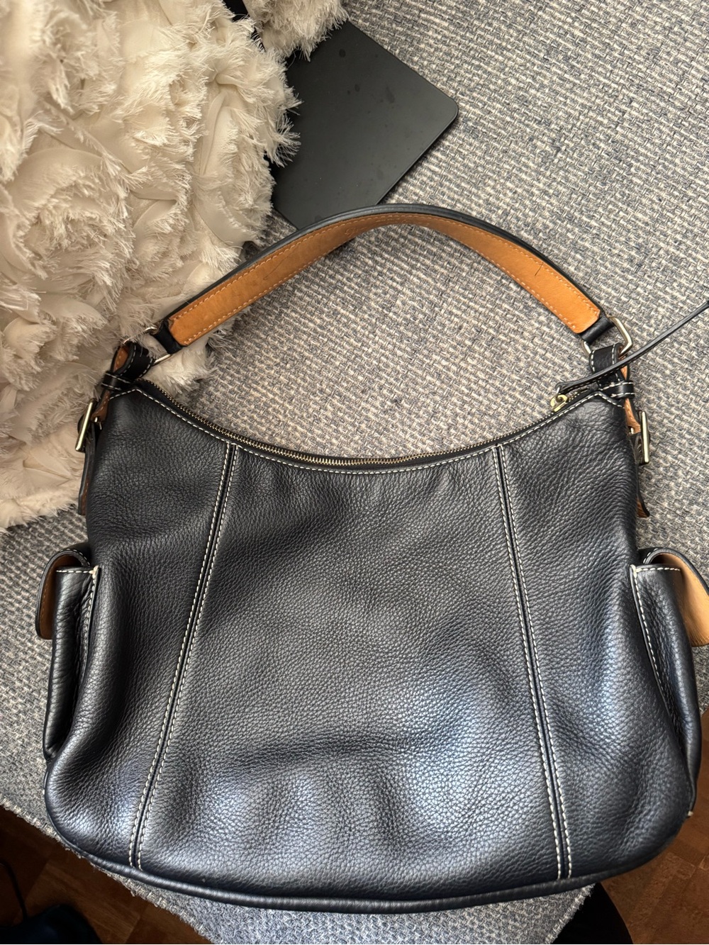 Dooney & Bourke Pebble Grain Pocket Hobo Shoulder Bag – Black Leather - Picture 6 of 12